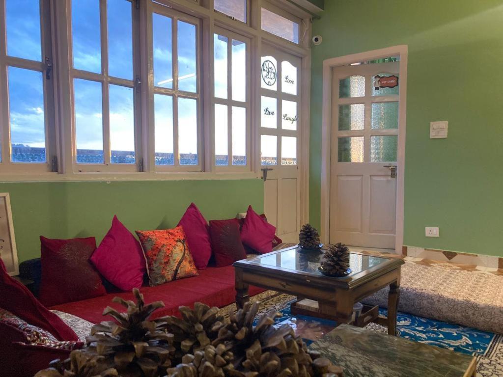 Zu-Zu Hostels Shimla Bagian luar foto
