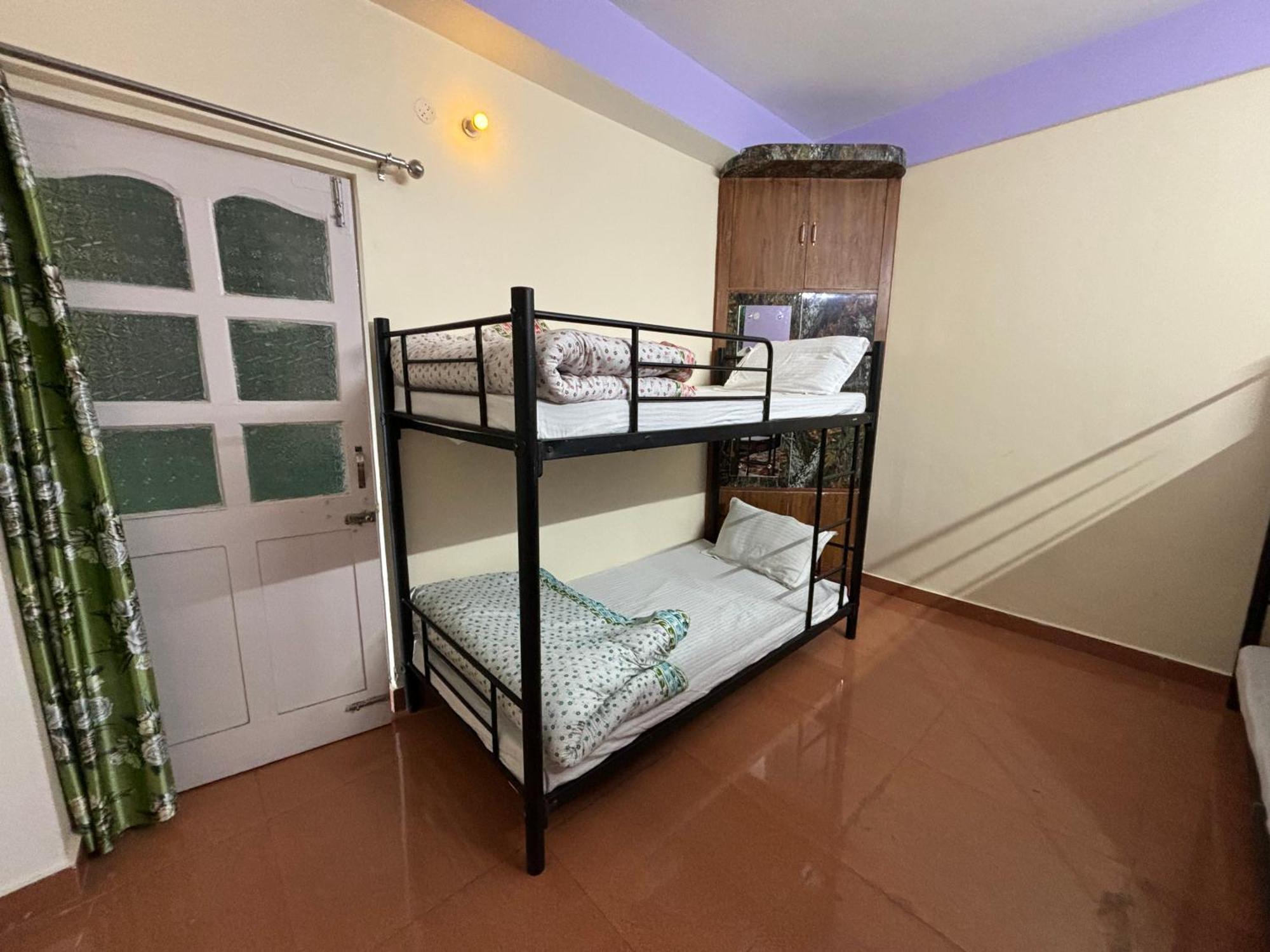 Zu-Zu Hostels Shimla Bagian luar foto