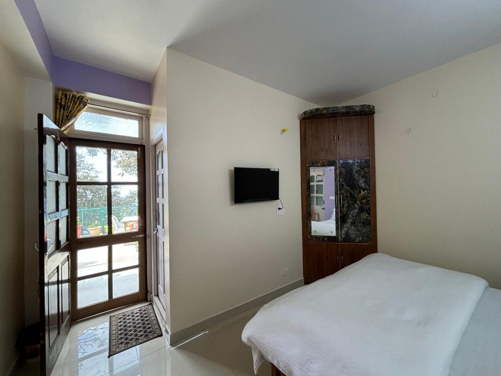 Zu-Zu Hostels Shimla Bagian luar foto